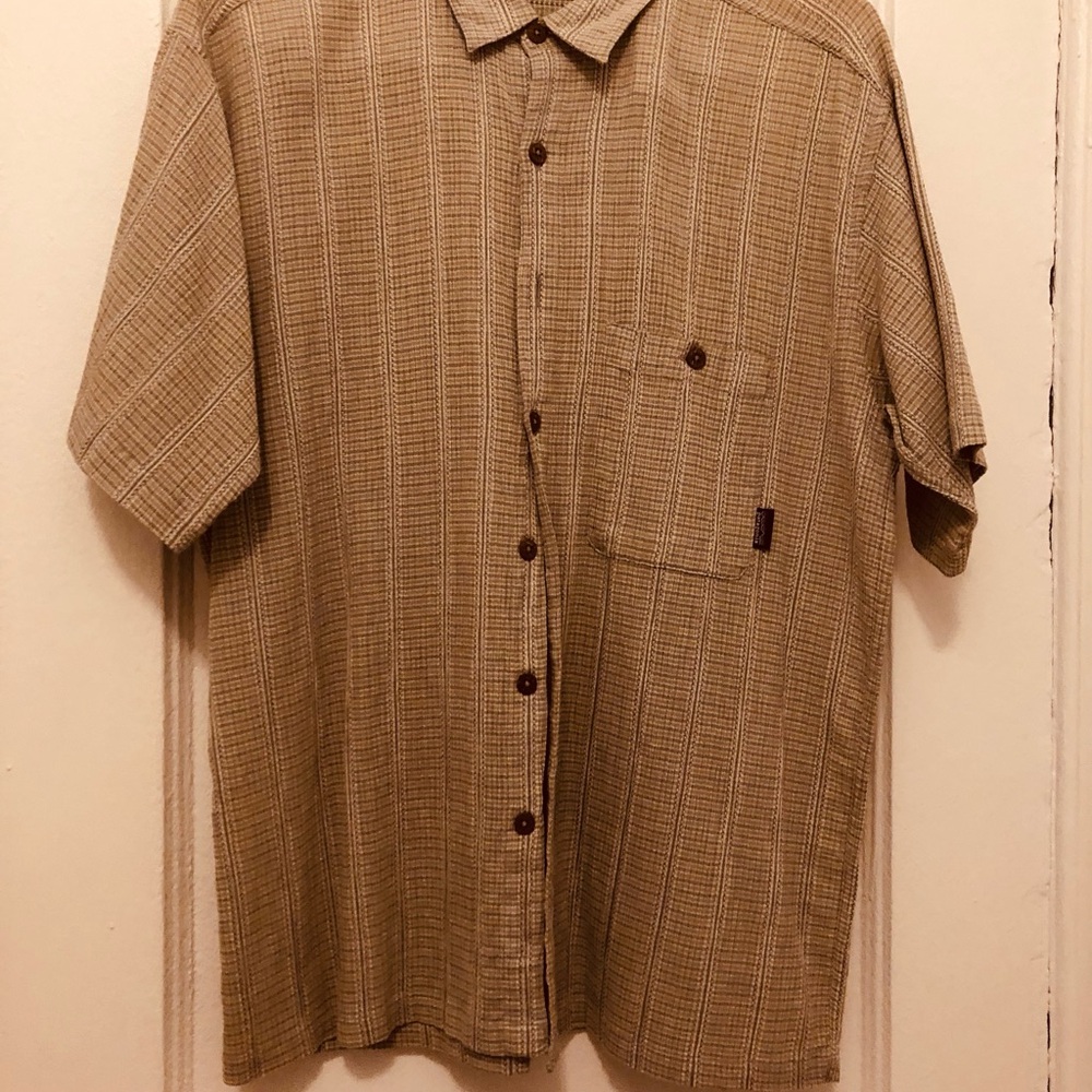 Casual Short-Sleeve Button-Up Shirt in grey